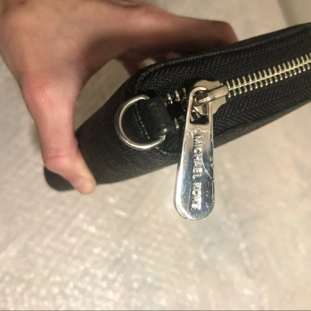 Michael kors signature clutch wallet